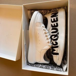 alexander mcqueen size 44/11.5